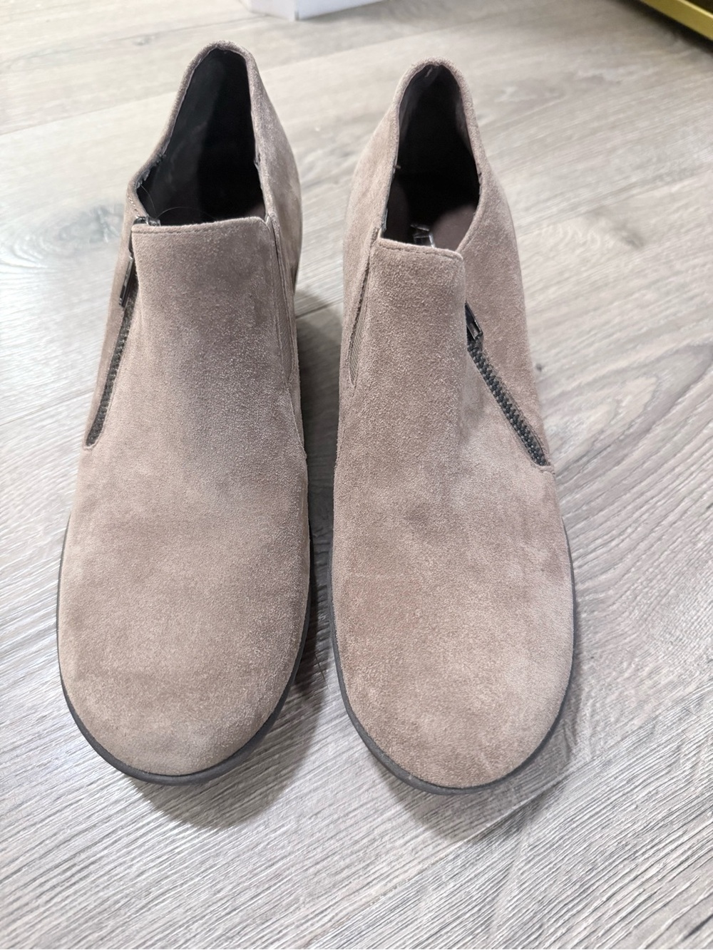 Aerosoles Women's Taupe Suede Wedge Zip Casual Shoes - Picture 2 of 6